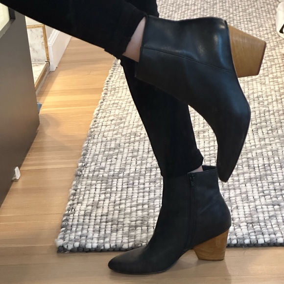 Enzo Angiolini black leather bootie with wood block heel size 8 - Picture 3 of 8